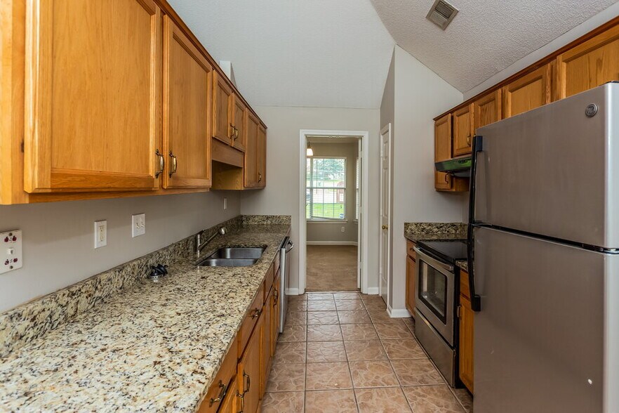 Building Photo - 7141 Creekside Dr