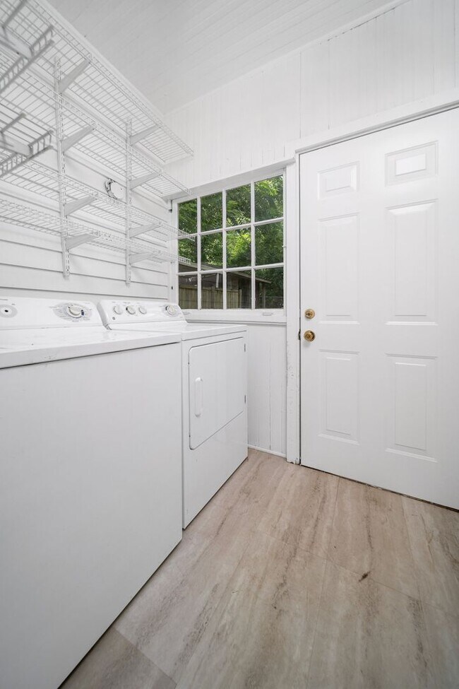Building Photo - Charming 3BE/2BA cottage in a great location of Belmont-Hillsboro!