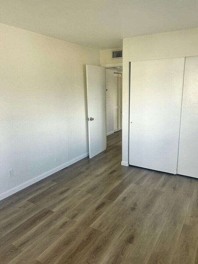 Building Photo - 652 Hernando St