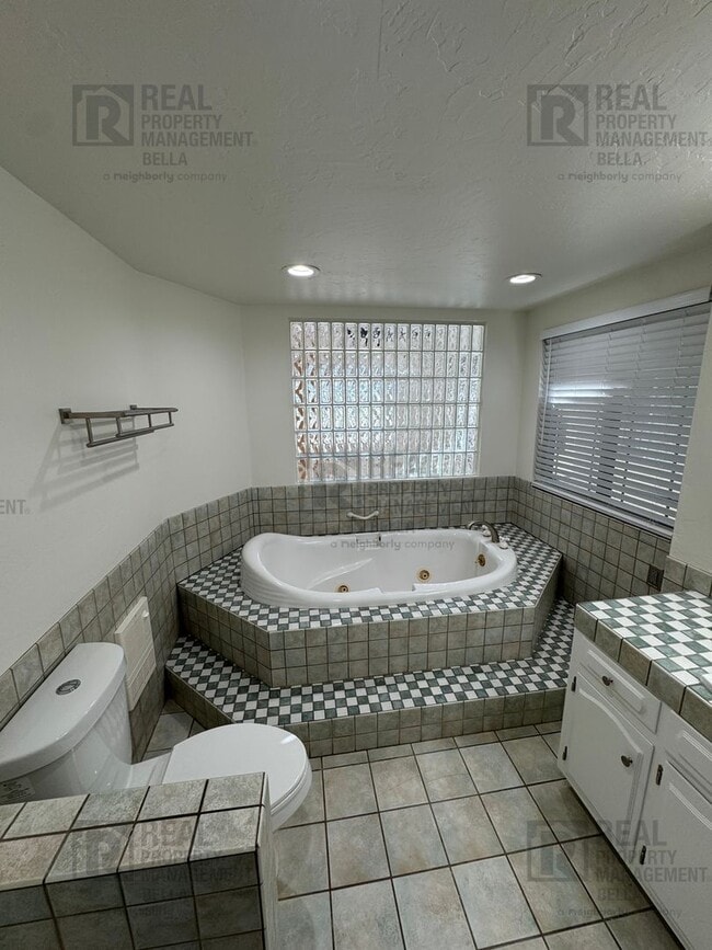 Building Photo - Spacious Single-Story 7-Bedroom Home with Open Layout & Abundant Natural Light