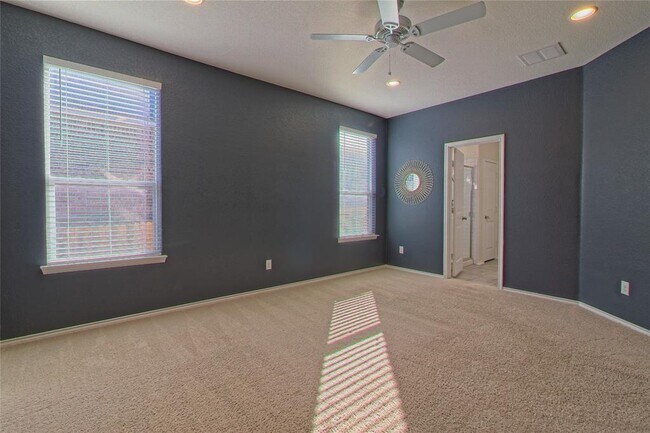 Building Photo - 413 Sheepshank Dr