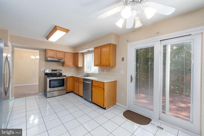 Building Photo - 8005 Silver Fox Dr