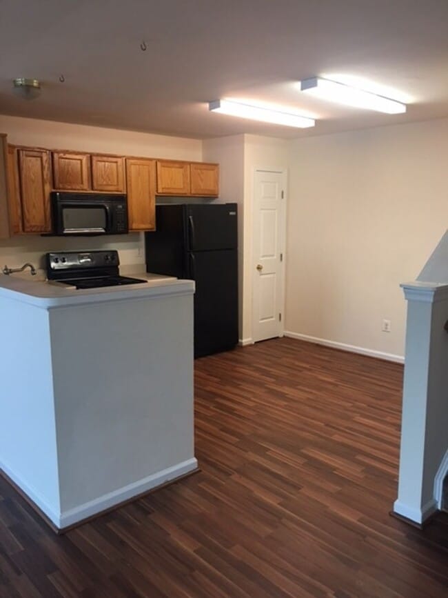 Building Photo - Fantastic 3 Bedroom Townhouse in Wellingto...