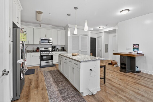 Building Photo - 140 36th St