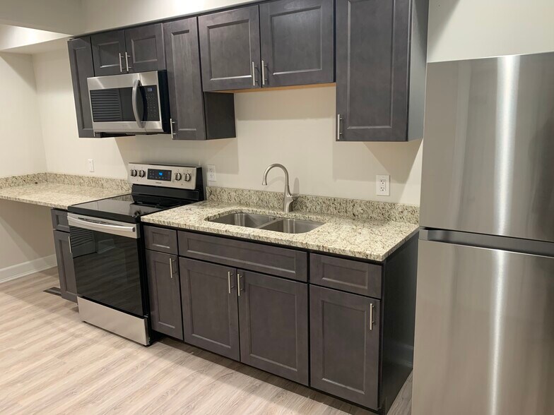 Kitchen - 281 Oak Dr