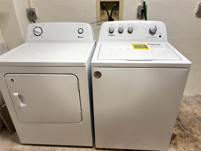 Building Photo - 8589 SW 115th Pl