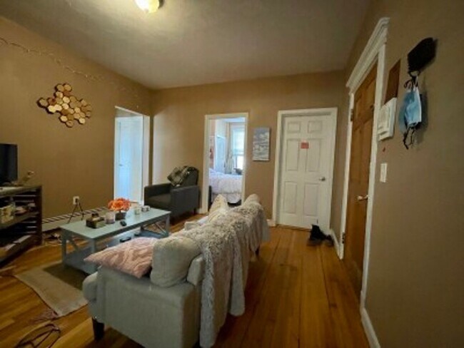 Building Photo - 5 Bed 2 Bath - Allston - 9/1