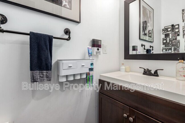 Building Photo - 4413 E Montecito Ave
