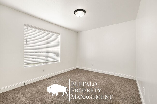 Building Photo - 4211 Roy Cir