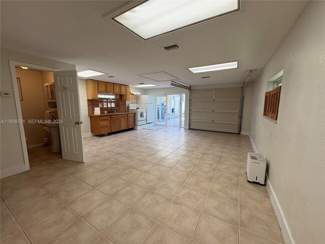 Building Photo - 830 S Beach St