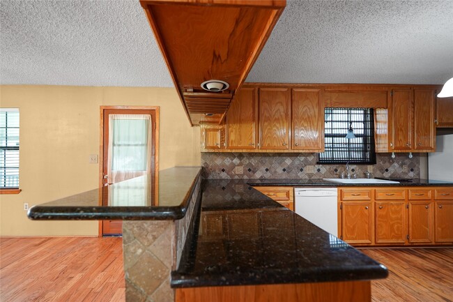 Building Photo - 22855 E Martin Dr