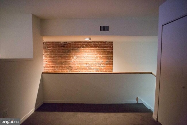 Building Photo - 132 Arch St