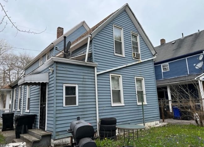 Building Photo - 1337 E 68th St