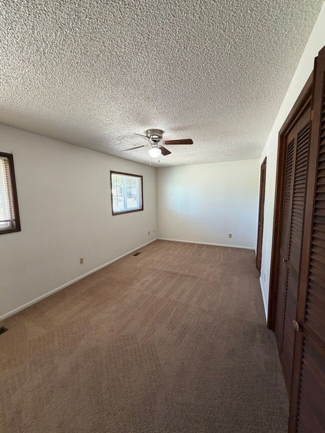 Building Photo - The Perfect House for Roommates, 6bdrms, 3.5 baths, 1.5 miles from Oregon Tech and Sky Lakes Medi...