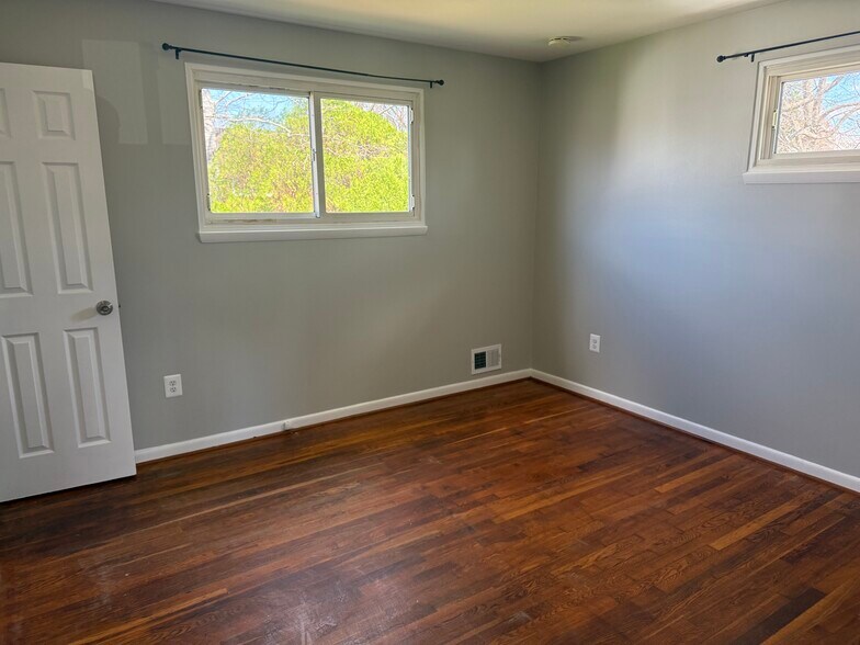 Building Photo - 417 Eisner St