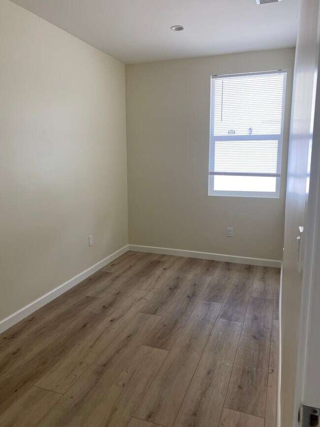 Bedroom 2 - 6924 Encino Ave