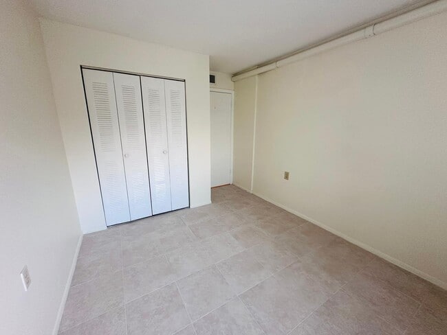 Building Photo - 1153 Lake Victoria Dr