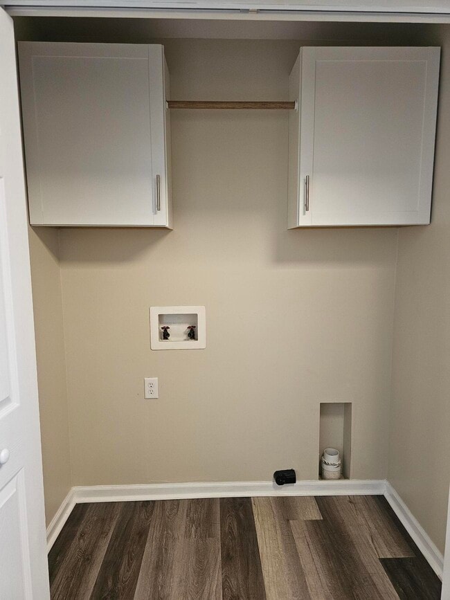 Building Photo - 5080 Seymour Rd