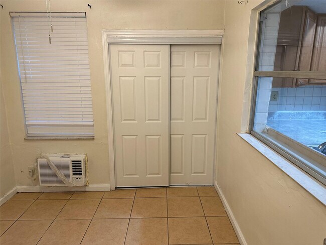 Building Photo - 3513 NW 33rd St