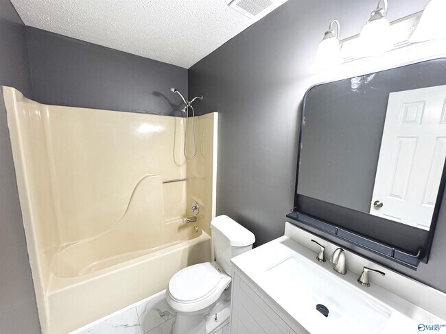 Building Photo - 103 Whisperwood Ln