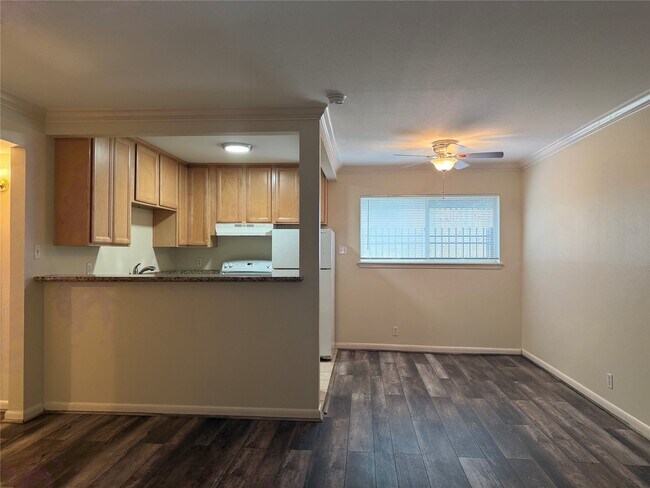 Building Photo - 1530 Heights Blvd