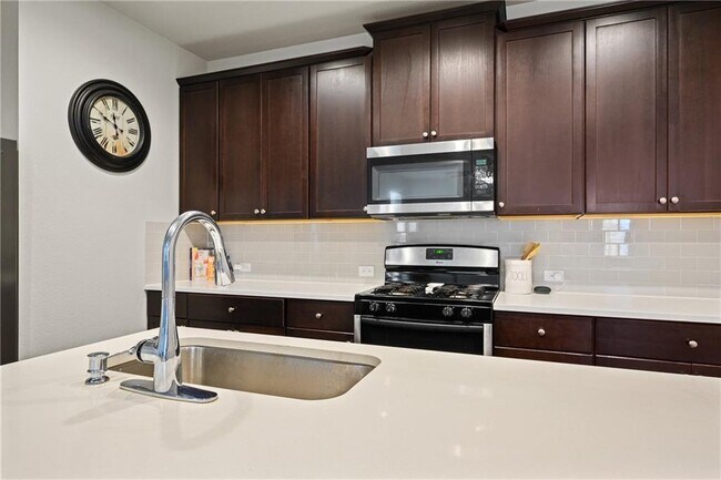 Building Photo - 5402 Golden Canary Ln