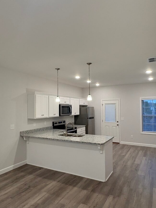 Building Photo - 869 Rodeo Ln