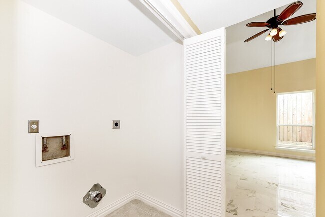 Building Photo - 15031 Kimberley Ct