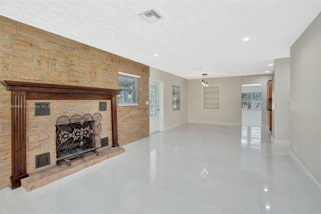 Building Photo - 100 N Hibiscus Ct
