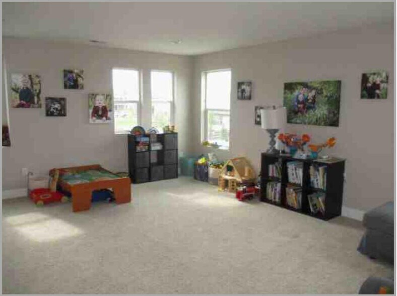 Building Photo - 2102 Summerlin Ln