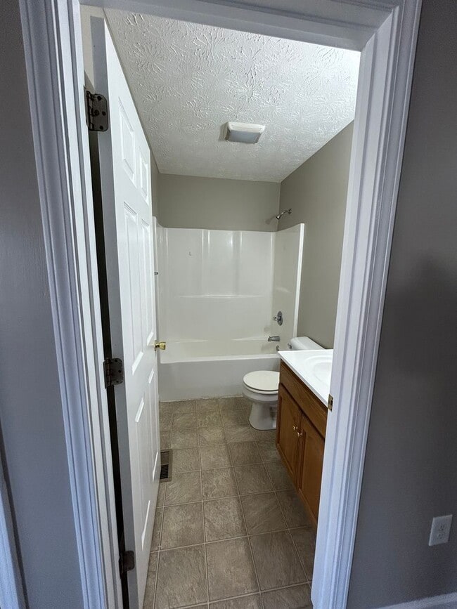 Building Photo - 3 Bedroom 2 Bathroom Single Family Home