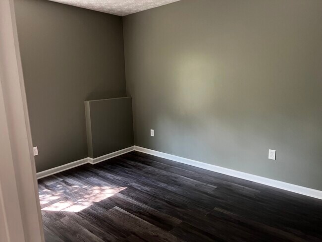 Building Photo - 65 Sampson Ct