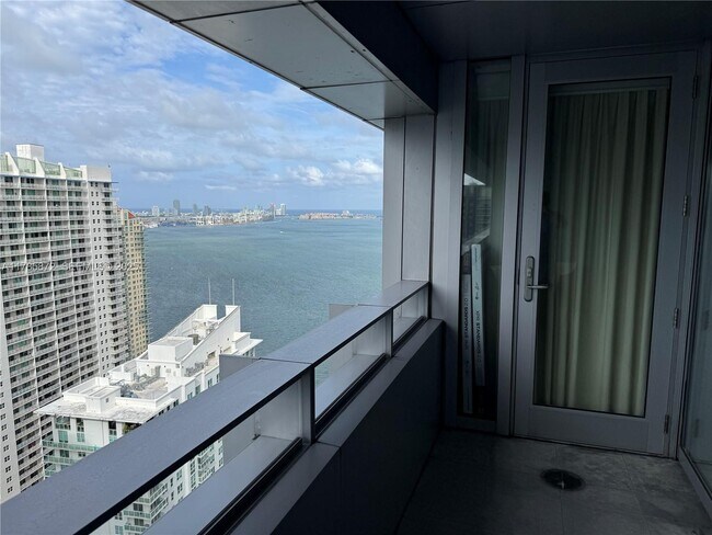 Building Photo - 1395 Brickell Ave
