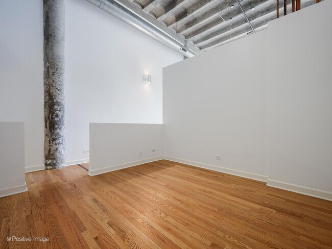 Building Photo - 2545 S Dearborn St
