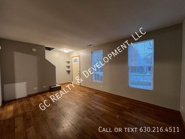 Building Photo - *** 3 BDRM - 1.5 BTH / NEW CARPET / FRESH ...