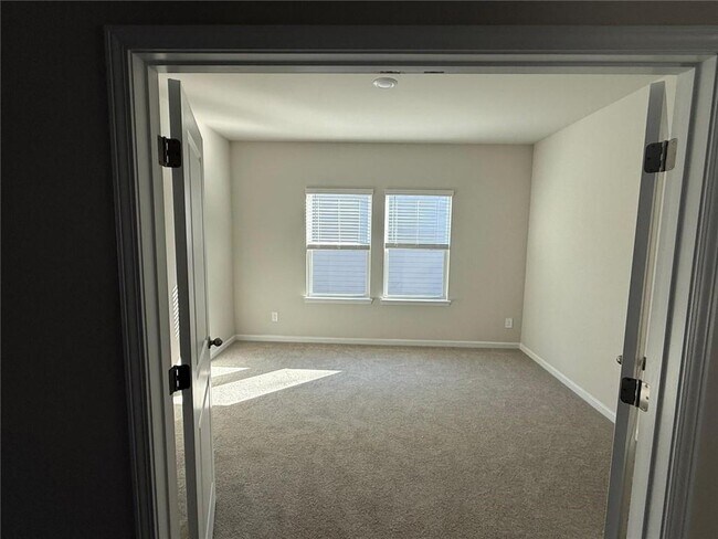 Building Photo - 189 Vly Oak Dr