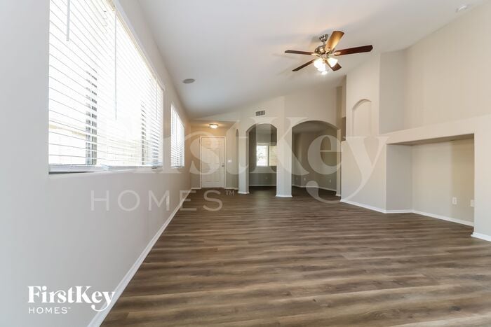 Building Photo - 6684 S 258th Dr