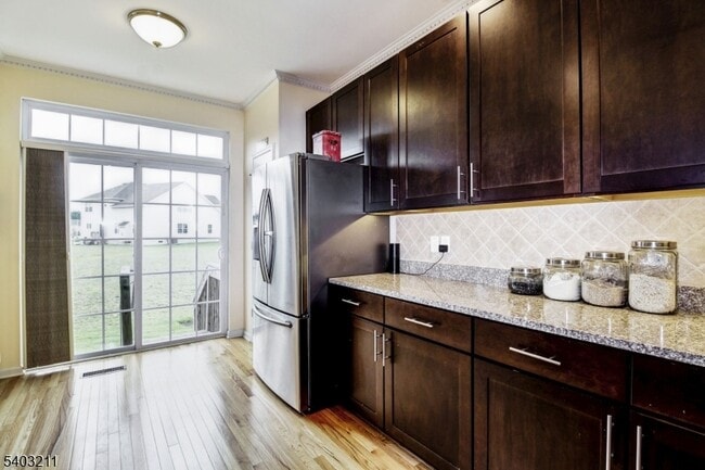 Building Photo - 4 Shadowlawn Dr