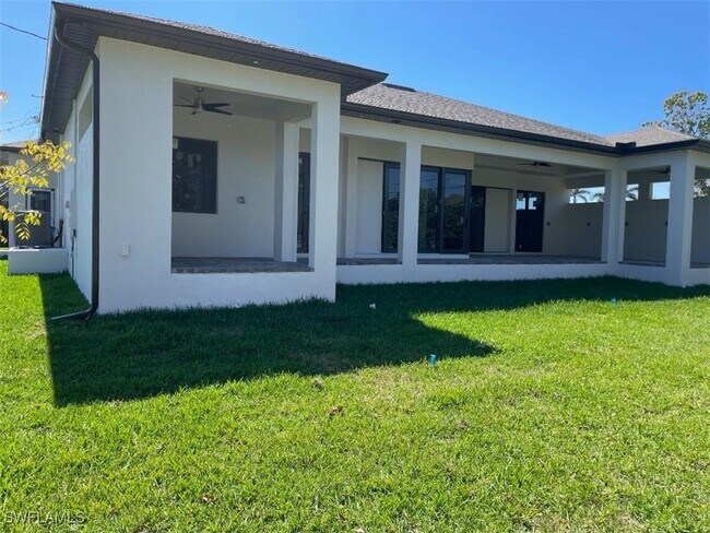 Building Photo - 725 Monterey Ave