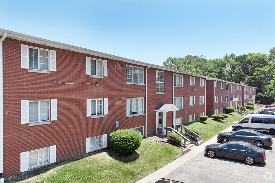 60 ADDISON APARTMENTS 7155 E 21st St Indianapolis IN 46219 Apartment Finder