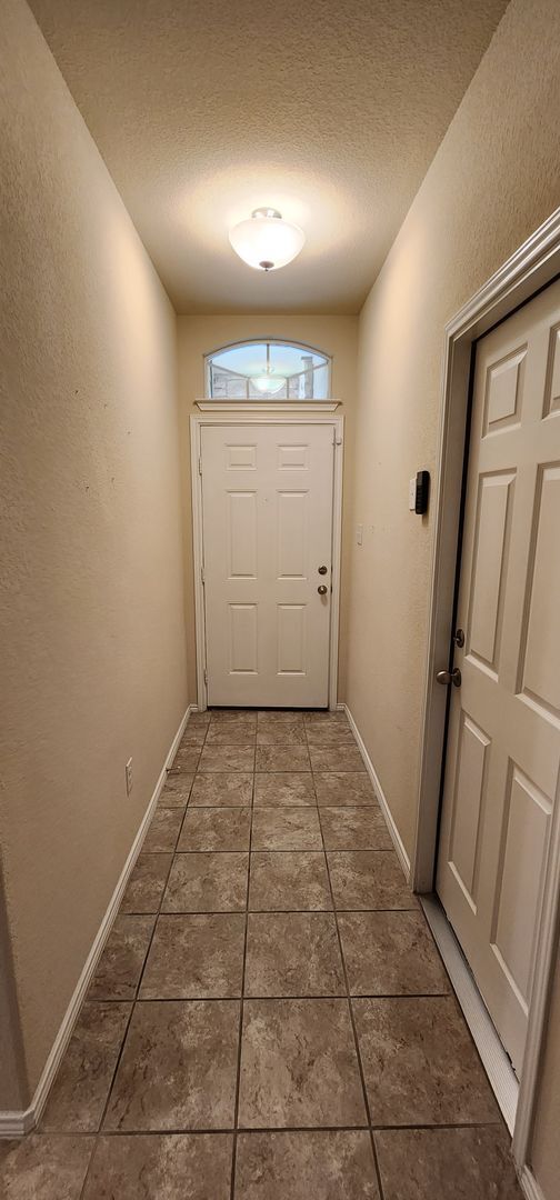 Building Photo - Beautiful 3 Bedroom House