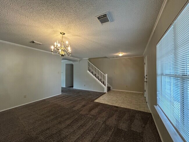 Building Photo - 407 Bluegrass Creek