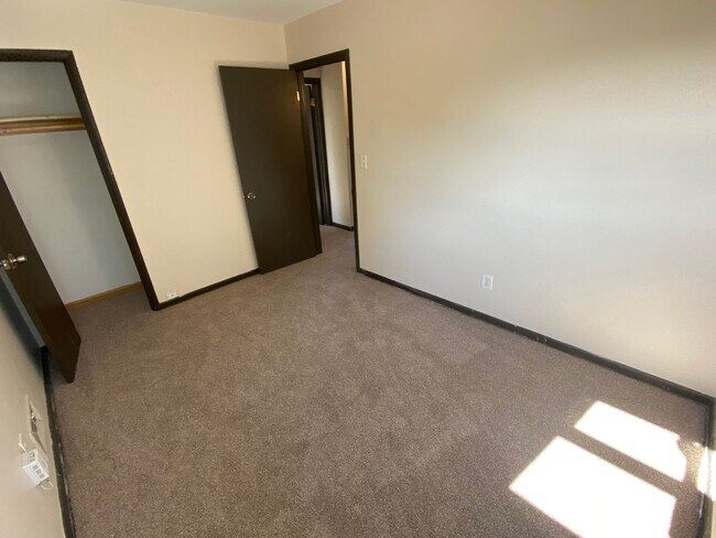 Building Photo - 5952 N 84th St