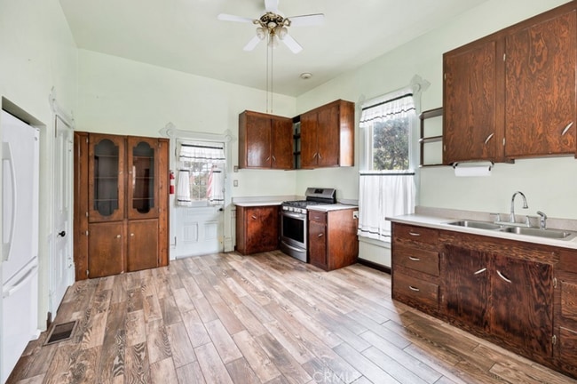 Building Photo - STORYBOOK CHARM IN THE HEART OF DOWNTOWN PERRIS!