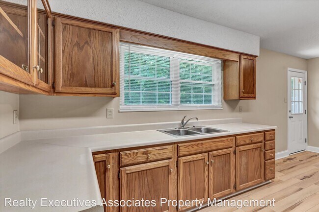 Building Photo - 3 br, 2 bath House - 919 Coker Road