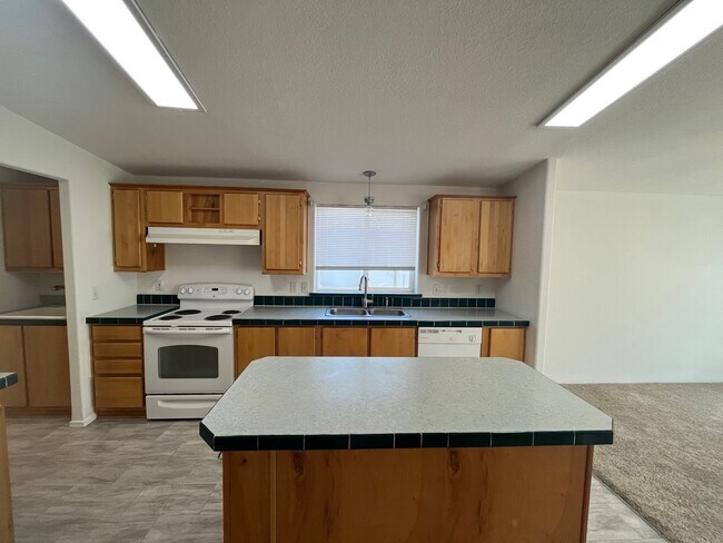 Building Photo - 1404 River Run Ln