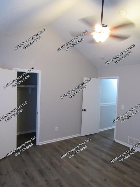 Building Photo - 1918 NE Knollbrook St