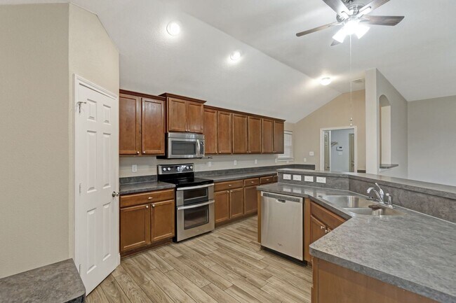Building Photo - Ready for you to call this one home!