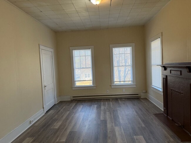 Building Photo - Historic Highland Charm – Beautifully Refurbished Upstairs Unit for Lease