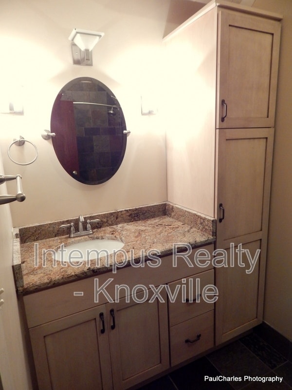 Building Photo - 402 S Gay St